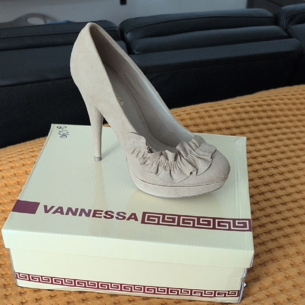 Vannessa Elegant Beige Ruffle Heels